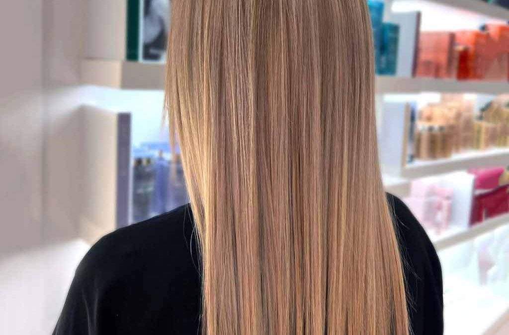 woman's creamy blonde highlighted hair